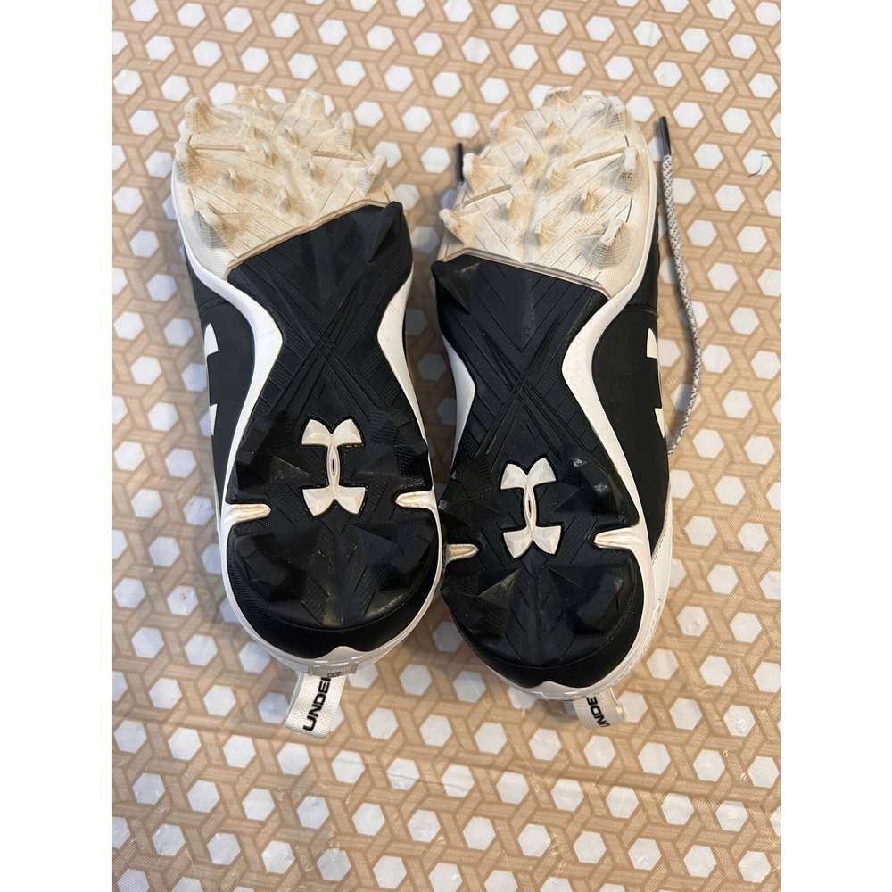 under armour‎ Black And White Size 4.5 Y cleats 3022072–001 - Picture 6 of 7